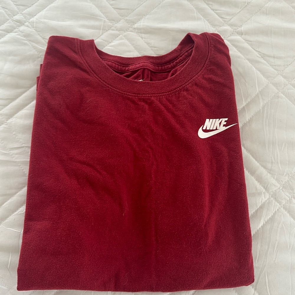 Boys medium Nike T-shirt, burgundy